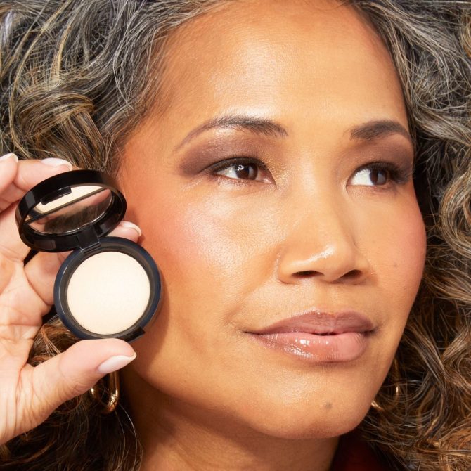 Baked Natural Glow Highlighter - Image 8